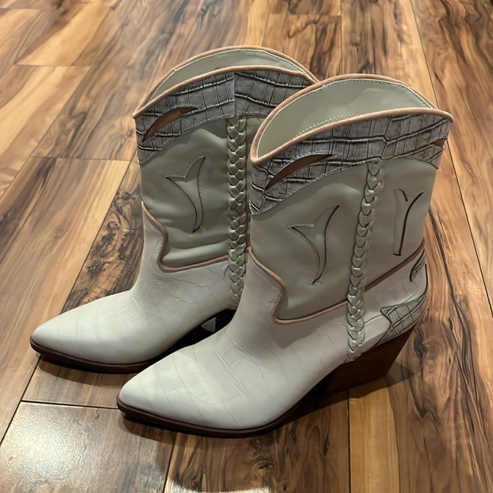 Dolce vita Loral booties